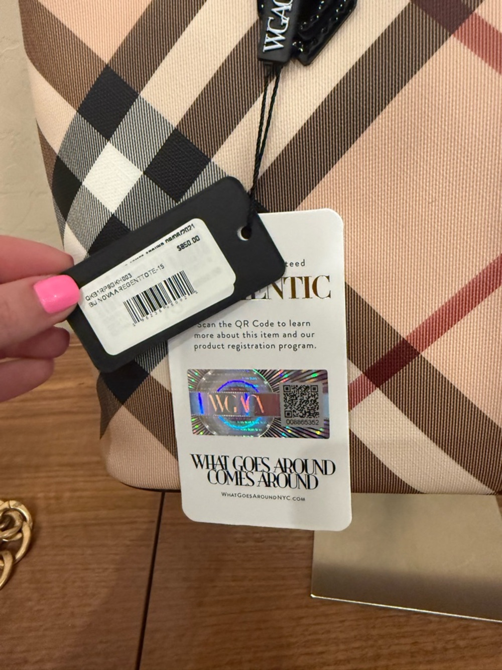 *NWT Burberry Haymarket Check Reversible Tote - Picture 7 of 9